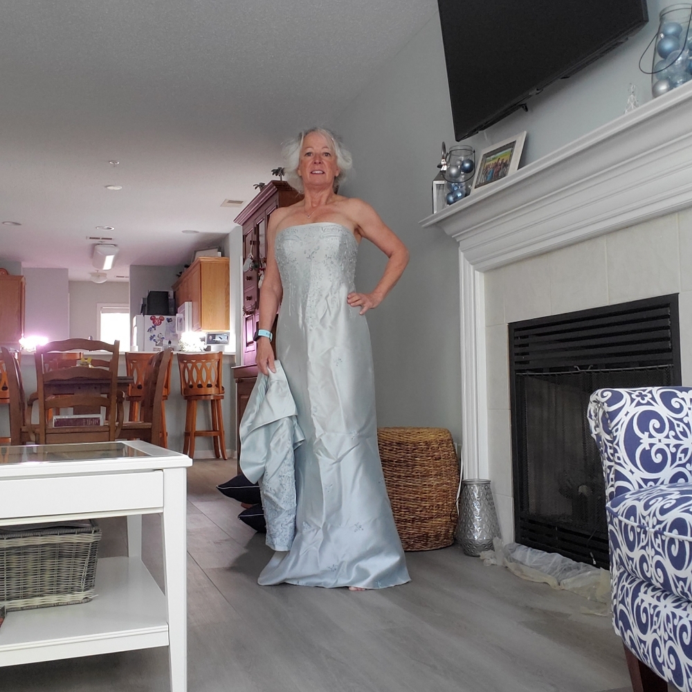 Light blue satin gown with jacket - Picture 2 of 3
